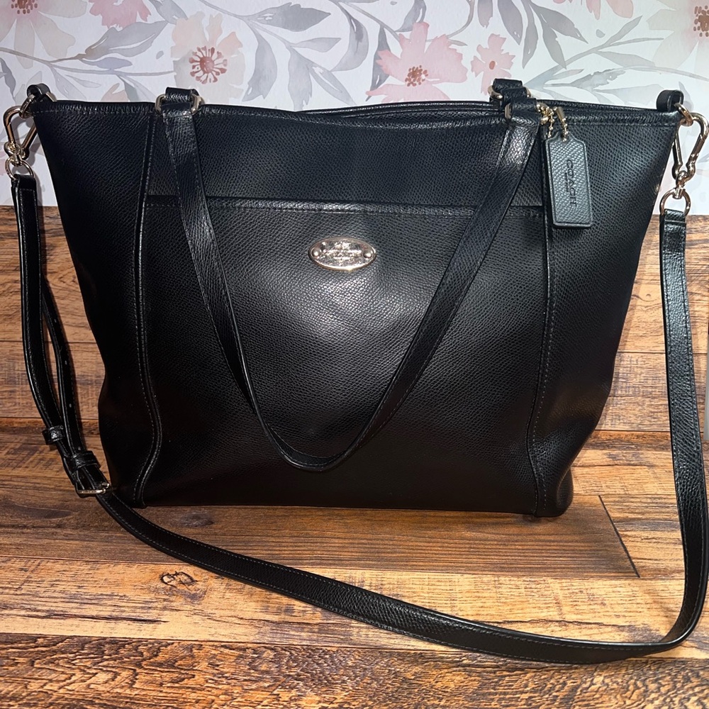 Coach Black Leather Tote GUC